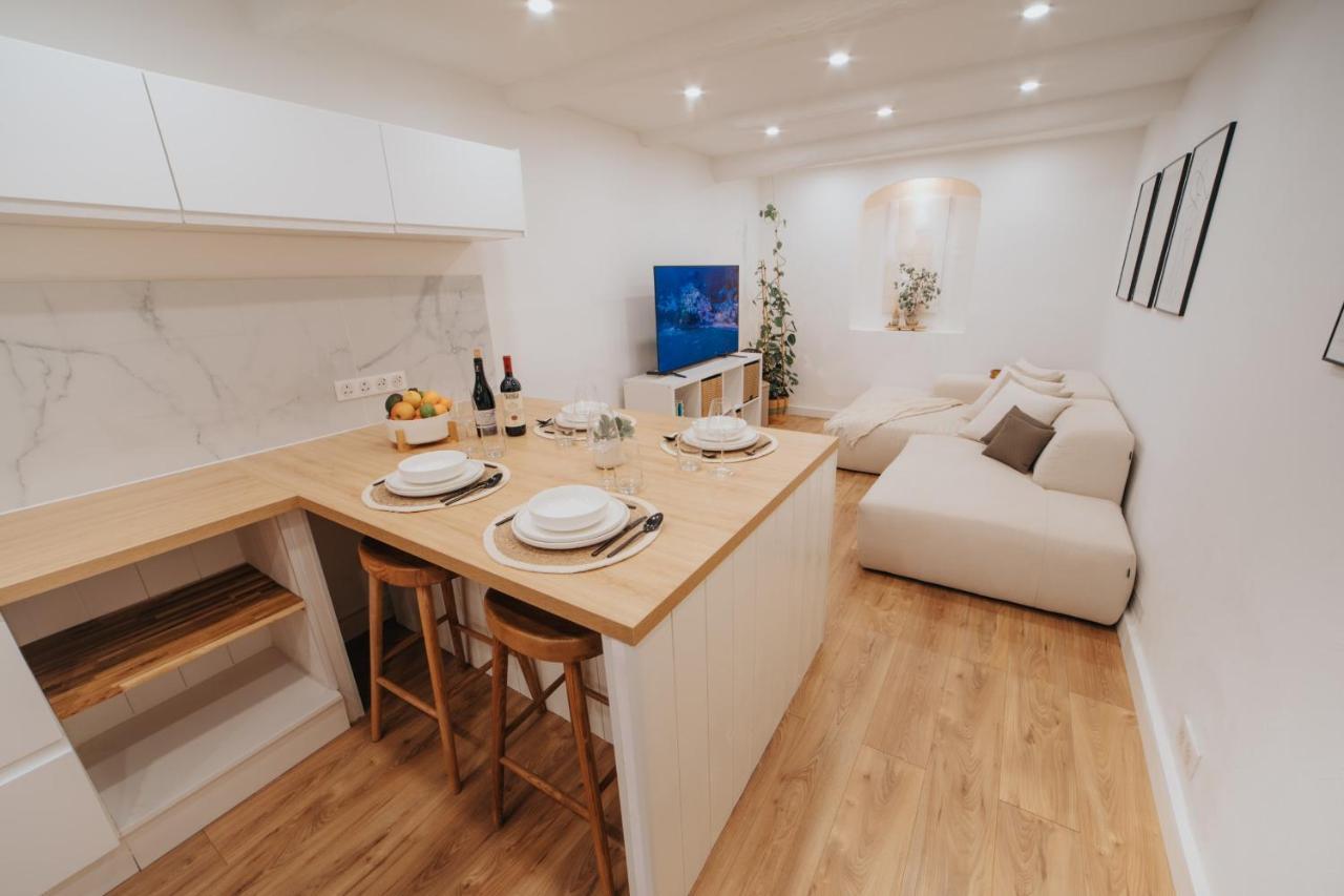 Perfect Family-Oriented And Renovated Townhouse In The Old Antibes Appartement Buitenkant foto
