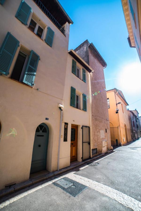 Perfect Family-Oriented And Renovated Townhouse In The Old Antibes Appartement Buitenkant foto